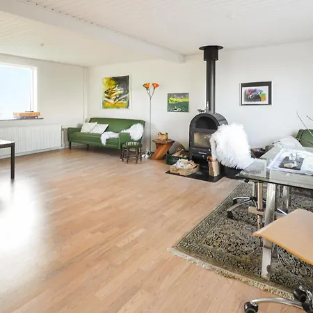 Nice In W/ 2 Bedrooms *